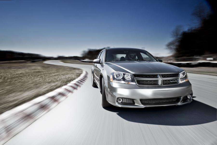  Dodge Avenger R/T 2012 года  (фото 17 из 24)